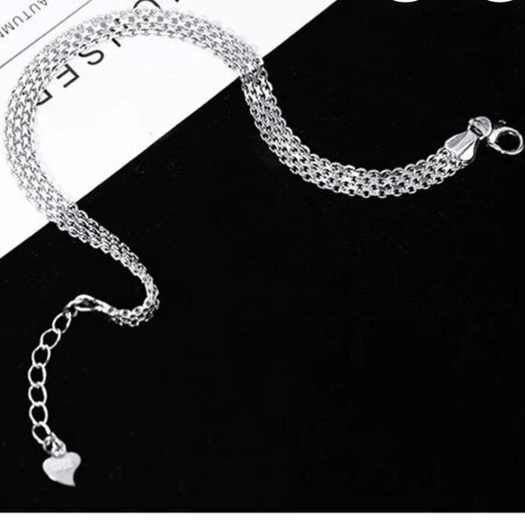 The Dainty Double Link silver bracelet with heart pendant - Picture 5 of 11